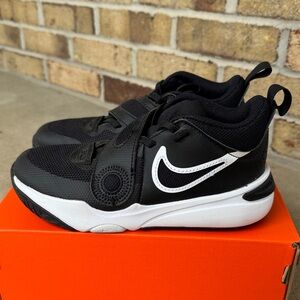 Nike Team Hustle D 11